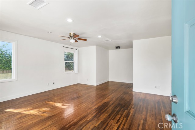 Image 6 of 52 For 4851 Faculty Avenue