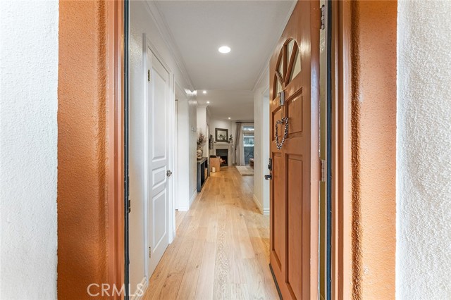 Detail Gallery Image 3 of 27 For 362 Villa Point, Newport Beach,  CA 92660 - 2 Beds | 2 Baths