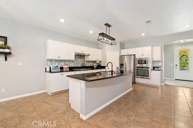 Detail Gallery Image 12 of 65 For 30829 Oak Knoll Dr., Menifee,  CA 92584 - 5 Beds | 4 Baths