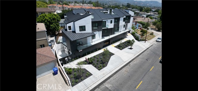 4036 Rosemont Avenue, Montrose CA: https://media.crmls.org/medias/1c6a0189-13b4-483d-8e78-ae0a5a681973.jpg