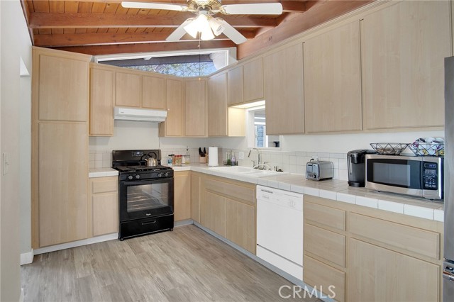 Detail Gallery Image 7 of 20 For 10632 Larry Dr, Anaheim,  CA 92804 - 3 Beds | 2 Baths