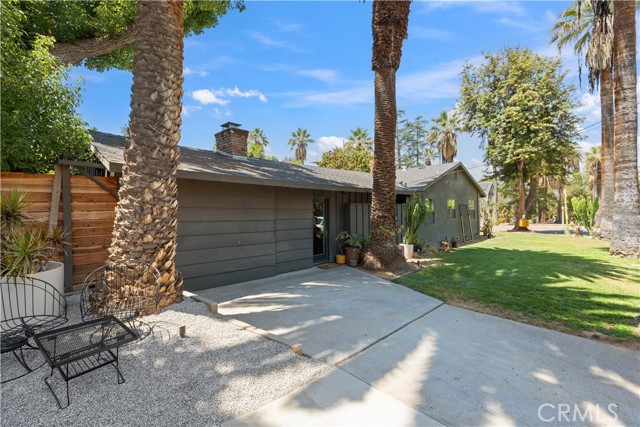 1105 W Highland Avenue, Redlands CA: https://media.crmls.org/medias/1c6acab7-19f4-4561-a63a-f66940a87183.jpg