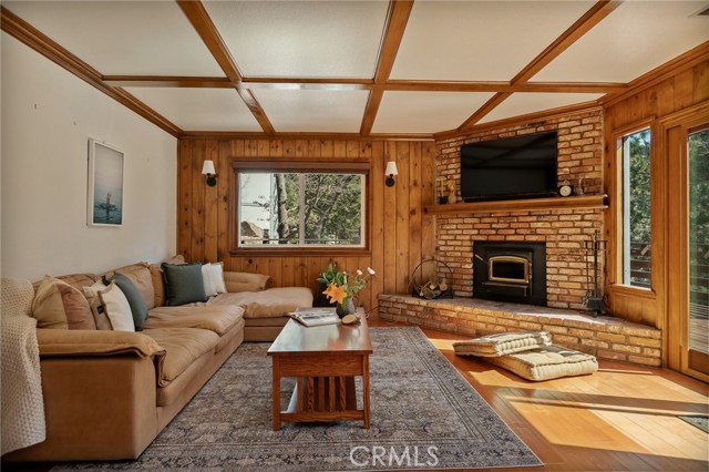 Detail Gallery Image 9 of 45 For 915 Trinity, Lake Arrowhead,  CA 92352 - 5 Beds | 3/1 Baths