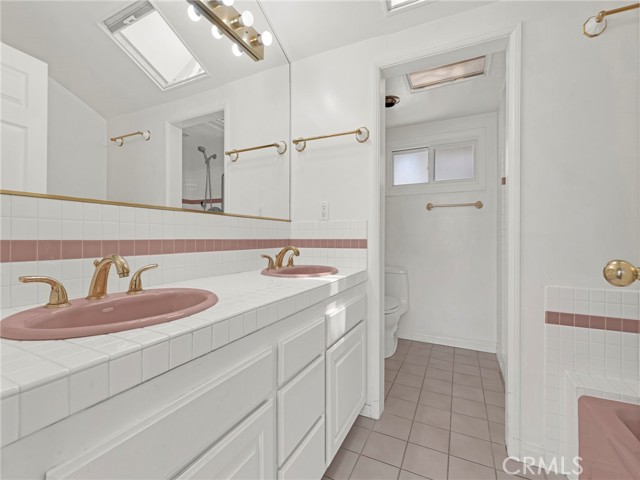 4854 Ranchito Avenue, Sherman Oaks CA: https://media.crmls.org/medias/1c6b7076-b597-4c85-a571-8f3aa8992ad1.jpg