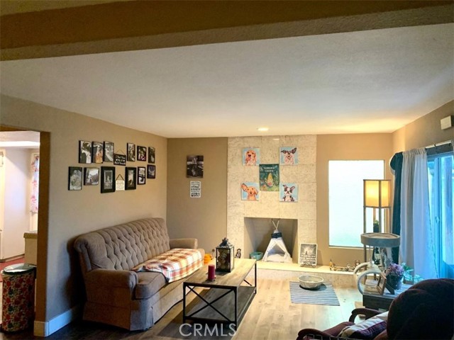 Detail Gallery Image 5 of 20 For 10550 Maple Ave, Bloomington,  CA 92316 - 4 Beds | 2/1 Baths