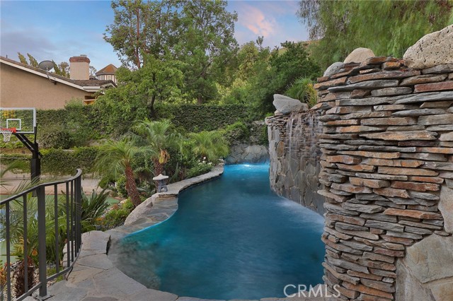 6137 Paseo La Vista, Woodland Hills CA: https://media.crmls.org/medias/1c6b8a06-97e6-4e94-88b0-c448a38ac16b.jpg