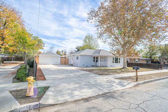 140 S Thompson Street, Hemet CA: https://media.crmls.org/medias/1c6c08ef-4c27-49d8-b0a4-567f2d145297.jpg