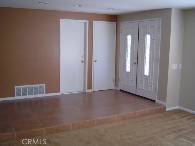 Detail Gallery Image 2 of 22 For 11217 Springfield St, Riverside,  CA 92505 - 3 Beds | 2/1 Baths