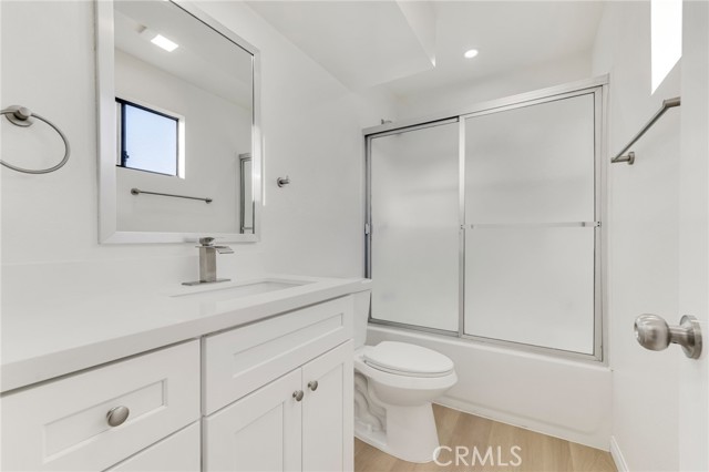 Detail Gallery Image 25 of 41 For 18423 Collins St a,  Tarzana,  CA 91356 - 2 Beds | 1/1 Baths