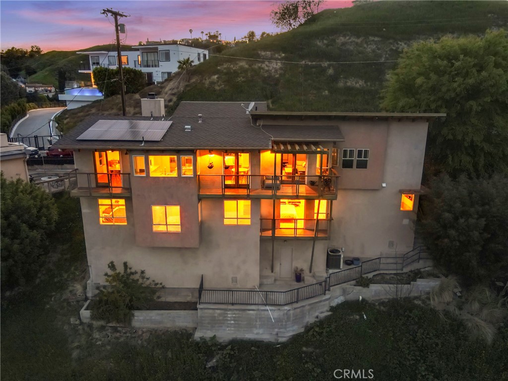 https://media.crmls.org/medias/1c6dd524-49ee-41ac-9359-3f80f7ab4b33.jpg?preset=X-Large