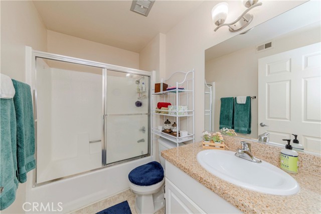 Detail Gallery Image 18 of 36 For 21450 Burbank Bld #211,  Woodland Hills,  CA 91367 - 2 Beds | 2 Baths