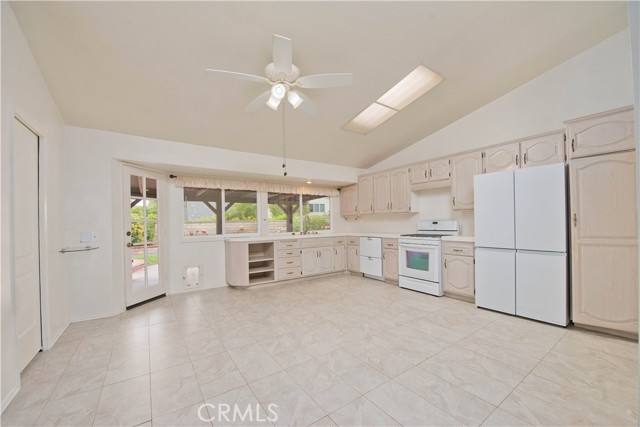 Detail Gallery Image 13 of 32 For 27820 Wakefield, Castaic,  CA 91384 - 3 Beds | 2 Baths