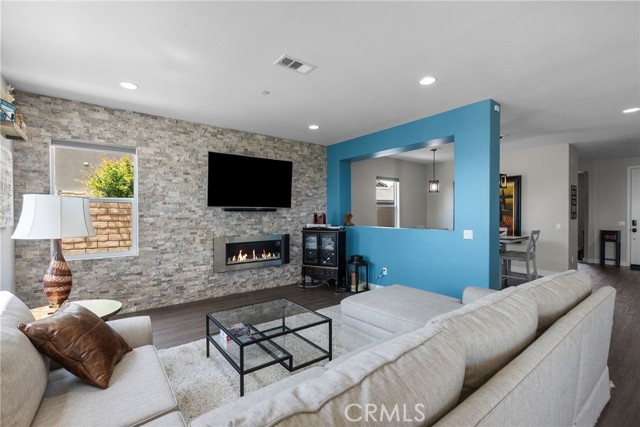 19512 Griffith Drive, Saugus CA: https://media.crmls.org/medias/1c72092f-0323-4173-9775-5d8240d09c09.jpg