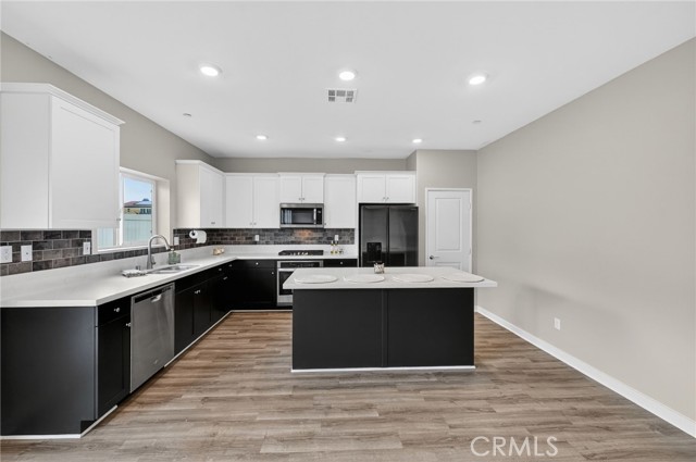 Detail Gallery Image 2 of 53 For 31190 Linden Flower, Winchester,  CA 92596 - 4 Beds | 3/1 Baths