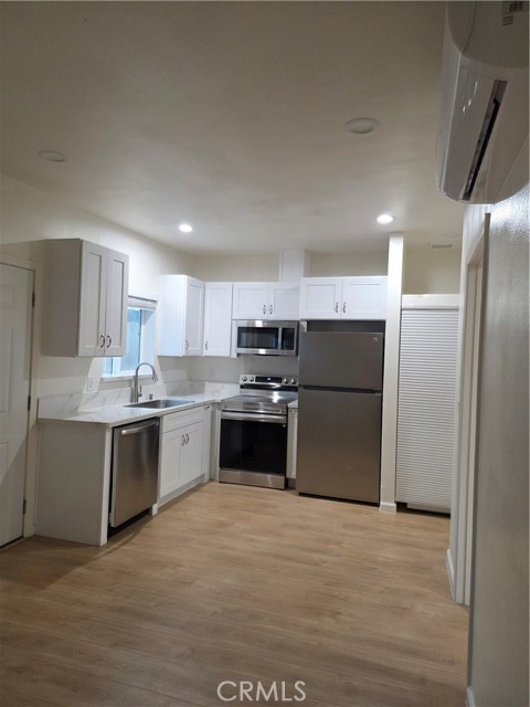 Detail Gallery Image 6 of 20 For 1230 W Palm Ave, Orange,  CA 92868 - 1 Beds | 1 Baths