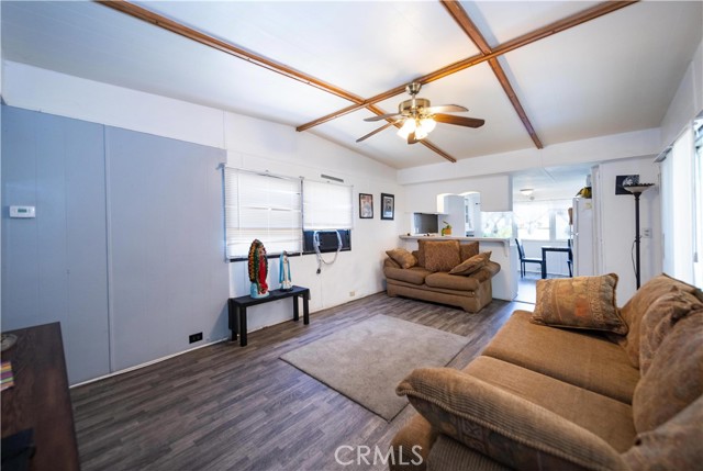 25521 Lincoln Avenue, Hemet CA: https://media.crmls.org/medias/1c744ab3-1f9f-4ef2-b5e5-8c365c8ac5f4.jpg