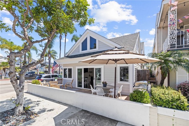 124 Garnet Avenue, Newport Beach CA: https://media.crmls.org/medias/1c74a6ee-c8cf-4533-b040-85853808a97e.jpg