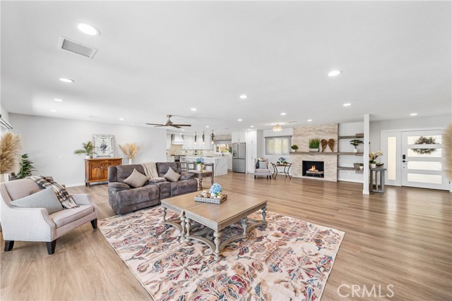 1031 E Andrews Drive, Long Beach CA: https://media.crmls.org/medias/1c752106-6e99-4a63-8245-4076c25d338f.jpg
