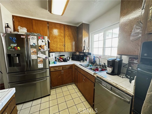 Detail Gallery Image 9 of 23 For 1387 Cherry Ave, Simi Valley,  CA 93065 - 4 Beds | 2 Baths