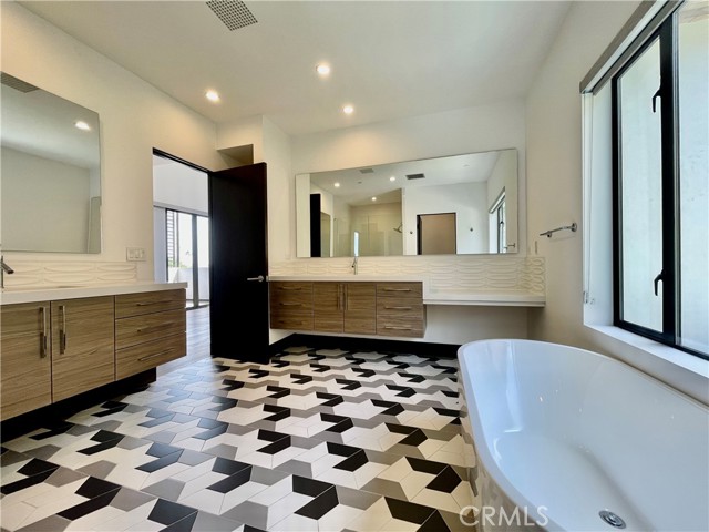 Detail Gallery Image 27 of 42 For 1319 Sunset Plaza Dr, Los Angeles,  CA 90069 - 4 Beds | 4/1 Baths