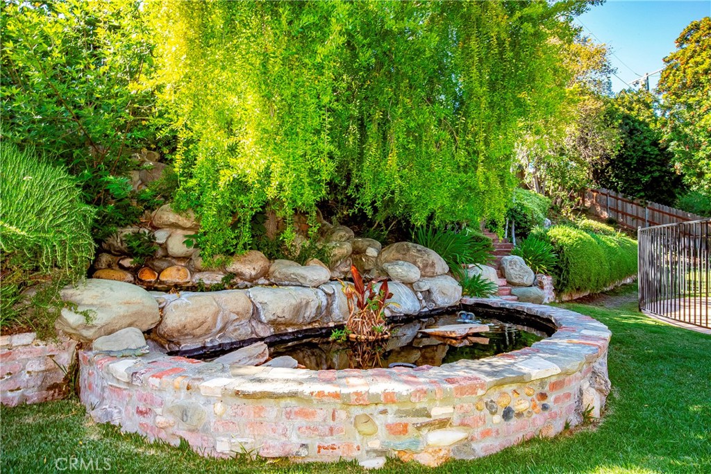https://media.crmls.org/medias/1c76283e-8298-444e-84c2-e258611b2c14.jpg?preset=X-Large