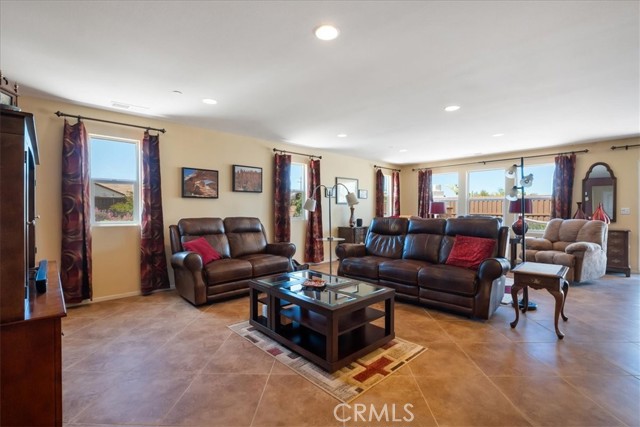 Detail Gallery Image 34 of 56 For 287 Tom Mcguinness Jr. Cir, Fallbrook,  CA 92028 - 4 Beds | 2/1 Baths