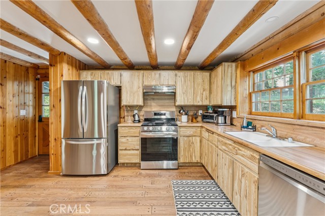 695 Buckingham, Lake Arrowhead, CA 92352