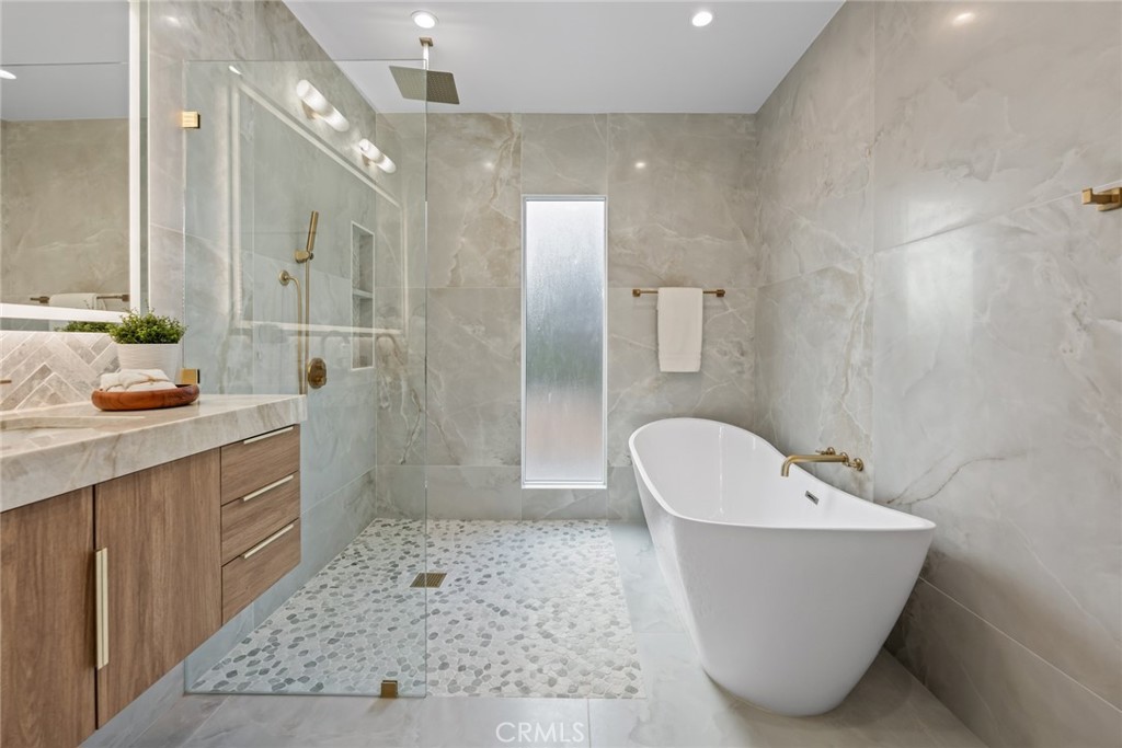 https://media.crmls.org/medias/1c77a191-f850-4605-8ac9-80a0612859be.jpg?preset=X-Large