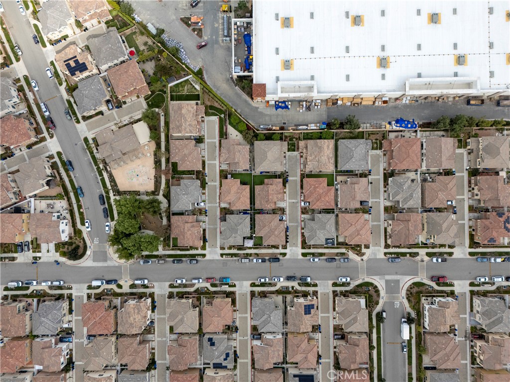 https://media.crmls.org/medias/1c77c591-203c-4404-8219-ddf6f1683681.jpg?preset=X-Large