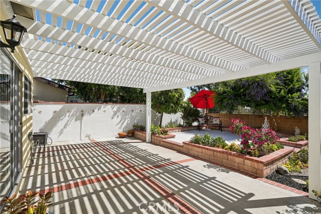23441 Via Ronda, Mission Viejo CA: https://media.crmls.org/medias/1c77d794-81f6-482b-89a2-900d9b94b78f.jpg