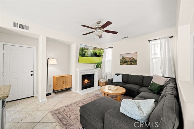 27620 Desert Gold Court, Murrieta CA: https://media.crmls.org/medias/1c77efd1-096d-4eee-89be-c181775d6639.jpg