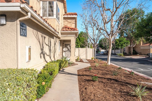 Detail Gallery Image 4 of 50 For 1111 Portofino Ct #101,  Corona,  CA 92881 - 3 Beds | 2/1 Baths