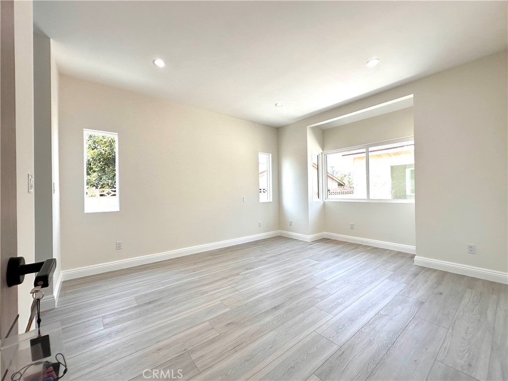 MLS #WS25165113 img 7