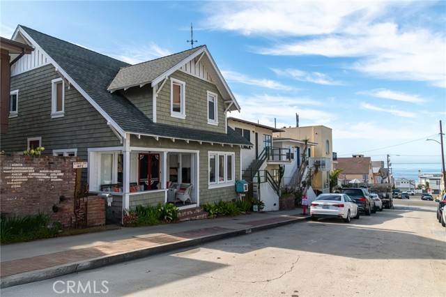 Detail Gallery Image 1 of 39 For 220 29th St, Hermosa Beach,  CA 90254 - 4 Beds | 2 Baths