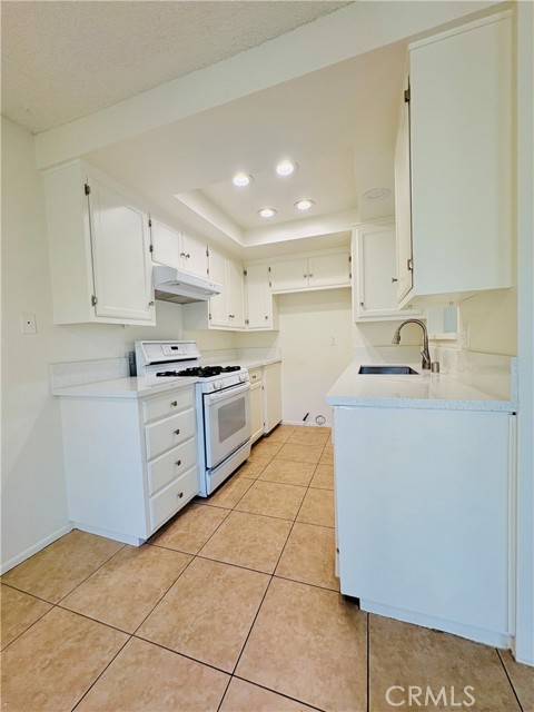Detail Gallery Image 15 of 25 For 17081 Green Ln, Huntington Beach,  CA 92649 - – Beds | – Baths