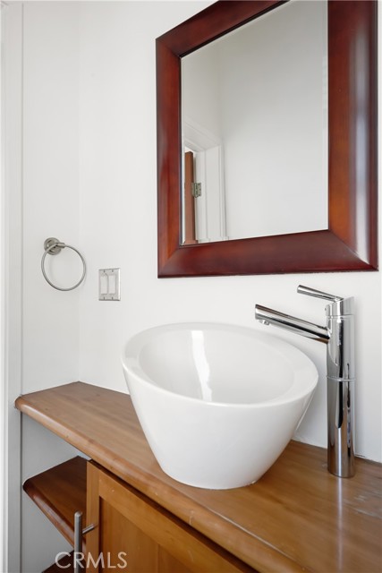 Detail Gallery Image 12 of 23 For 3316 Crest Dr, Manhattan Beach,  CA 90266 - 3 Beds | 3/1 Baths