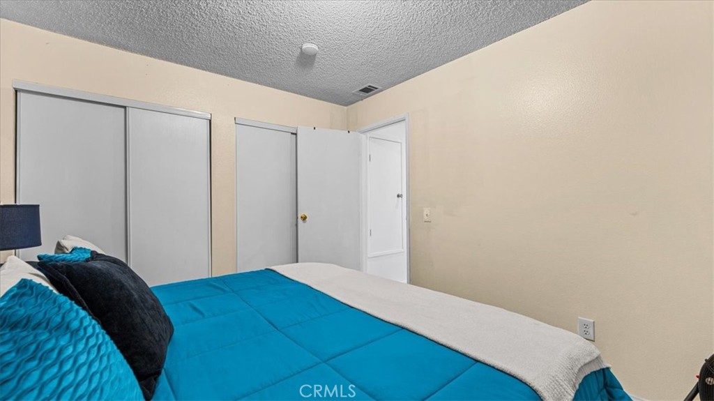 https://media.crmls.org/medias/1c795ded-e108-49f4-95ca-da0467cde054.jpg?preset=X-Large
