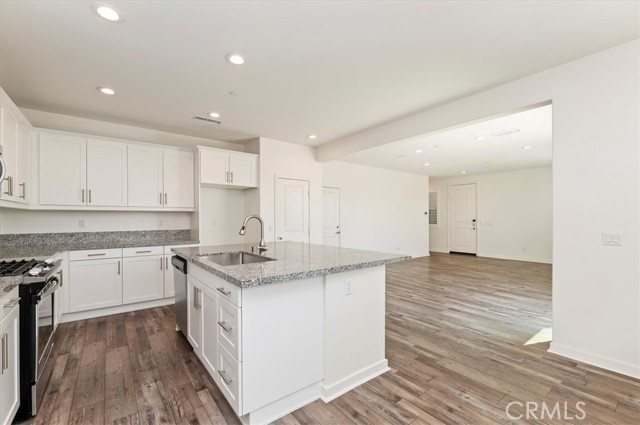 13893 La Pradera Way, Eastvale CA: https://media.crmls.org/medias/1c7a16d7-9141-4bce-ab94-ec09cbc5d61e.jpg