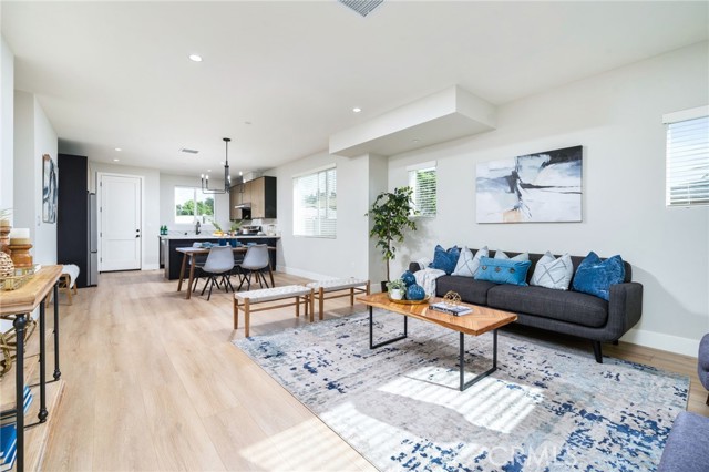 Detail Gallery Image 4 of 29 For 798 Amelia Ave #B,  San Dimas,  CA 91773 - 4 Beds | 3 Baths