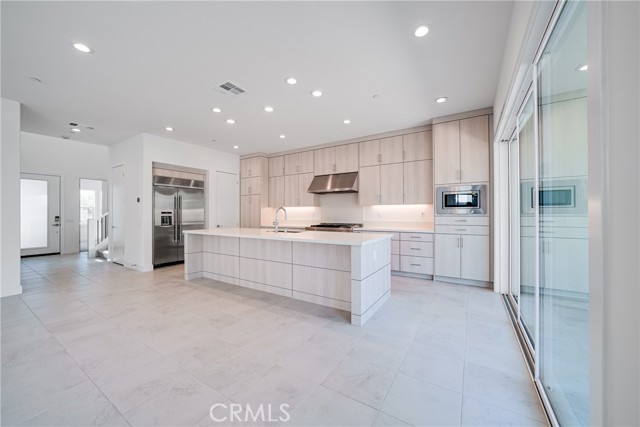 Detail Gallery Image 7 of 31 For 121 Wild Flower, Lake Forest,  CA 92630 - 5 Beds | 5 Baths