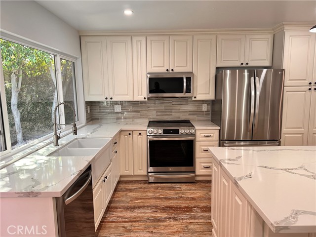 Detail Gallery Image 13 of 29 For 17400 Laurelbrook Ct, Cerritos,  CA 90703 - 3 Beds | 2 Baths