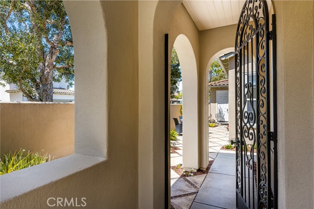 21270 Elda Cir, Huntington Beach CA: https://media.crmls.org/medias/1c7bb2f8-bae6-4027-983d-3112dae040dd.jpg