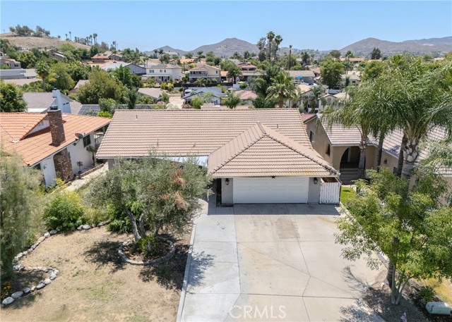 29698 Vacation Drive, Canyon Lake CA: https://media.crmls.org/medias/1c7c7000-ff68-4e30-b158-01f331c8d9a8.jpg