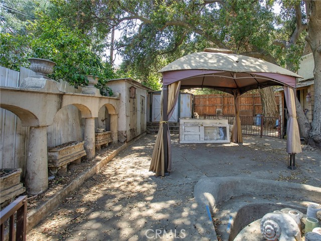 8618 La Tuna Canyon Road, Sun Valley CA: https://media.crmls.org/medias/1c7ce32e-4365-4b51-8deb-5cf43b1b7744.jpg
