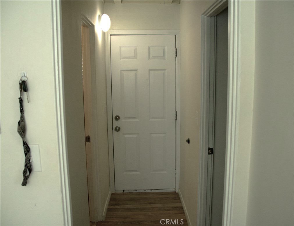 https://media.crmls.org/medias/1c7df1ba-343b-4d20-82d3-35eeecbe3d0a.jpg?preset=X-Large