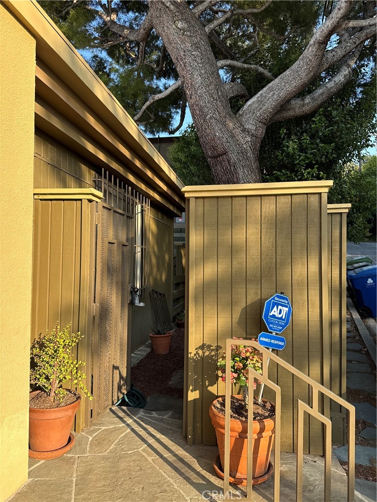 https://media.crmls.org/medias/1c7e8899-060e-4849-a8a0-3b6ae101f91d.jpg?preset=X-Large