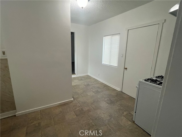 Detail Gallery Image 5 of 13 For 10326 Plainview Ave, Tujunga,  CA 91042 - 2 Beds | 1 Baths