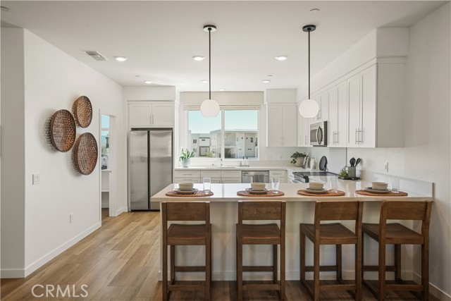 Detail Gallery Image 7 of 18 For 27306 Bear Creek Ln, Valencia,  CA 91381 - 3 Beds | 3/1 Baths