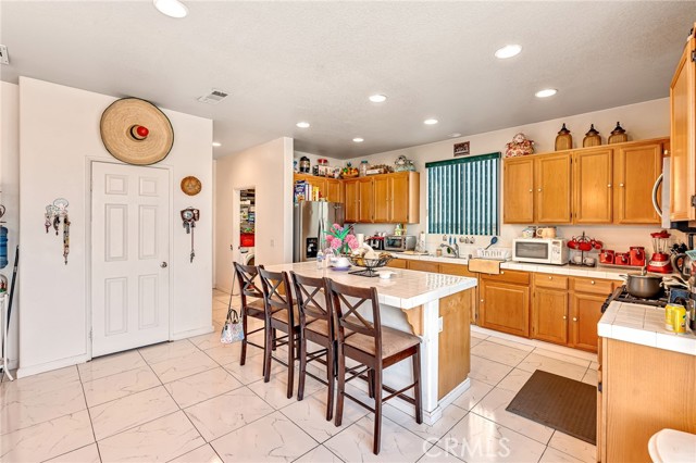 Detail Gallery Image 8 of 45 For 11036 Windcrest Ct, Adelanto,  CA 92301 - 4 Beds | 2/1 Baths