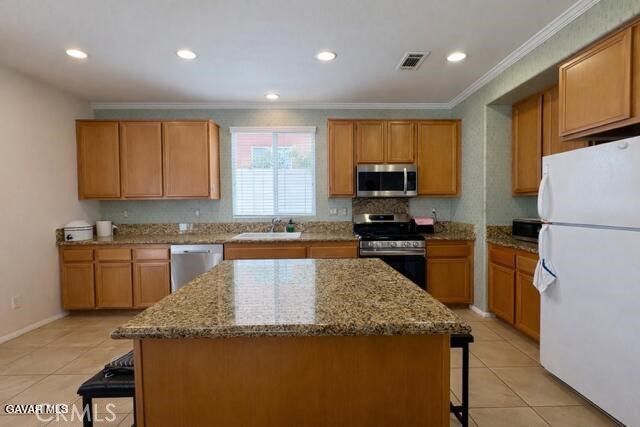 Detail Gallery Image 4 of 33 For 16149 Crespin Ct, Victorville,  CA 92394 - 4 Beds | 3 Baths